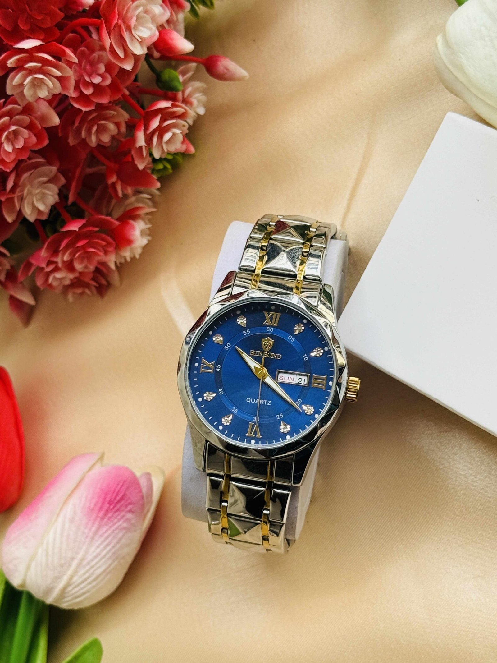 “রয়্যাল blue ডায়াল, সিলভার-গোল্ড