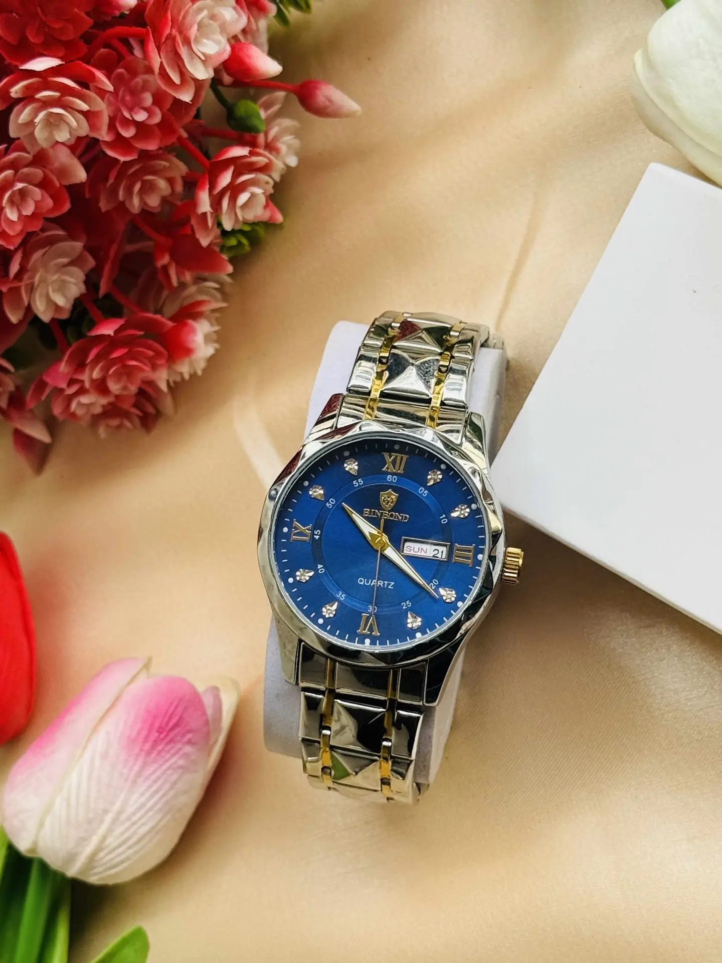 “রয়্যাল blue ডায়াল, সিলভার-গোল্ড